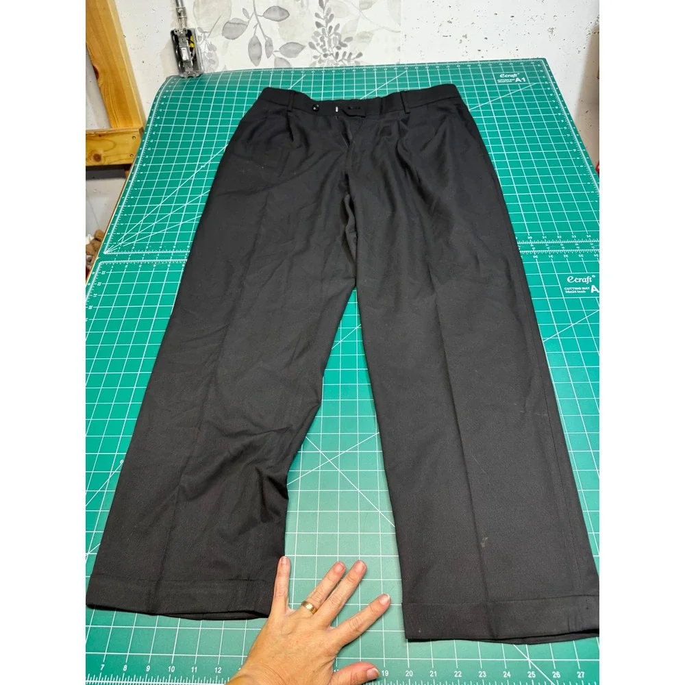 Haggar Q Series Mens 34x30 Black Pleated Cuffed Dress Pants Herringbone 3T12